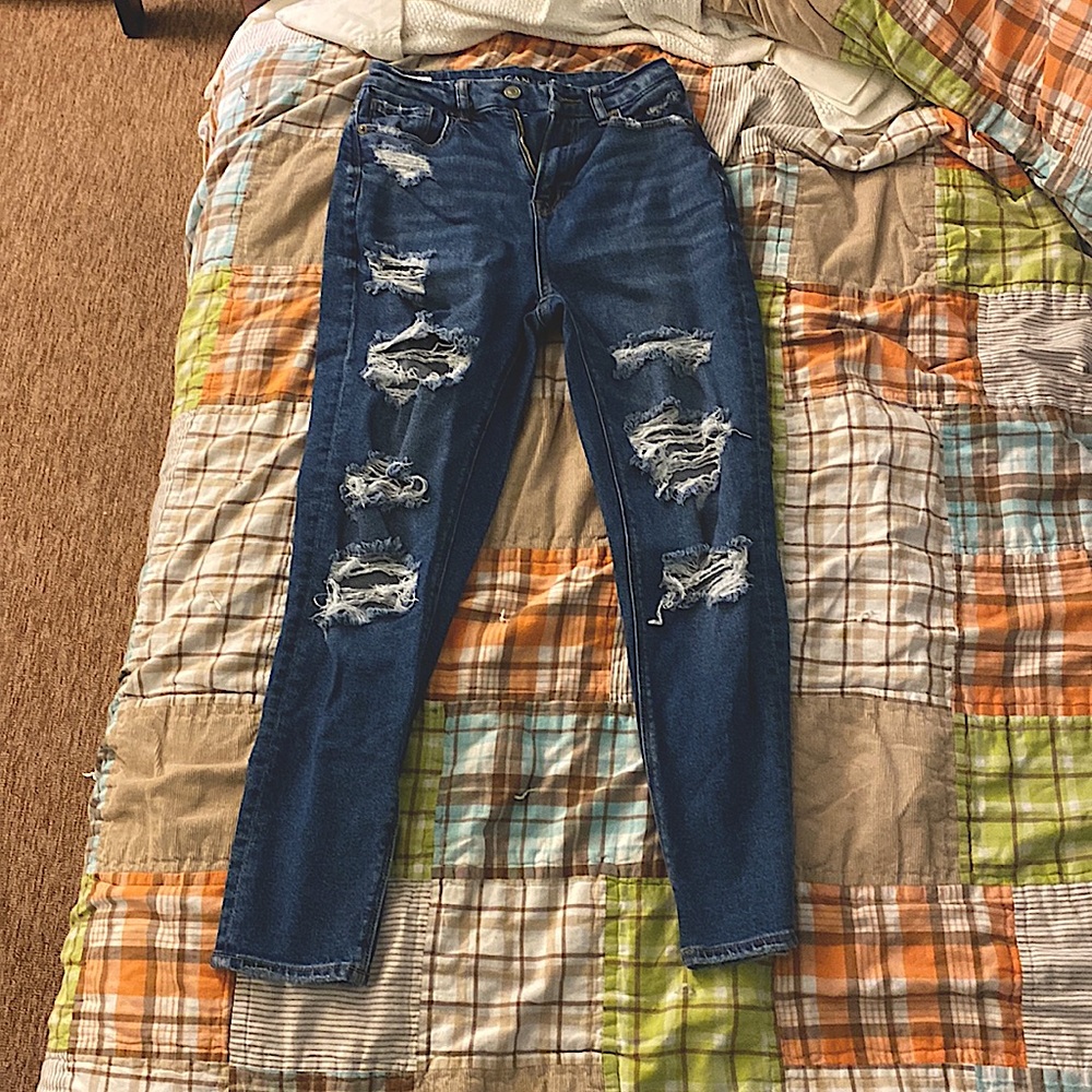 American Eagle womens ripped jeans LIKE NEW